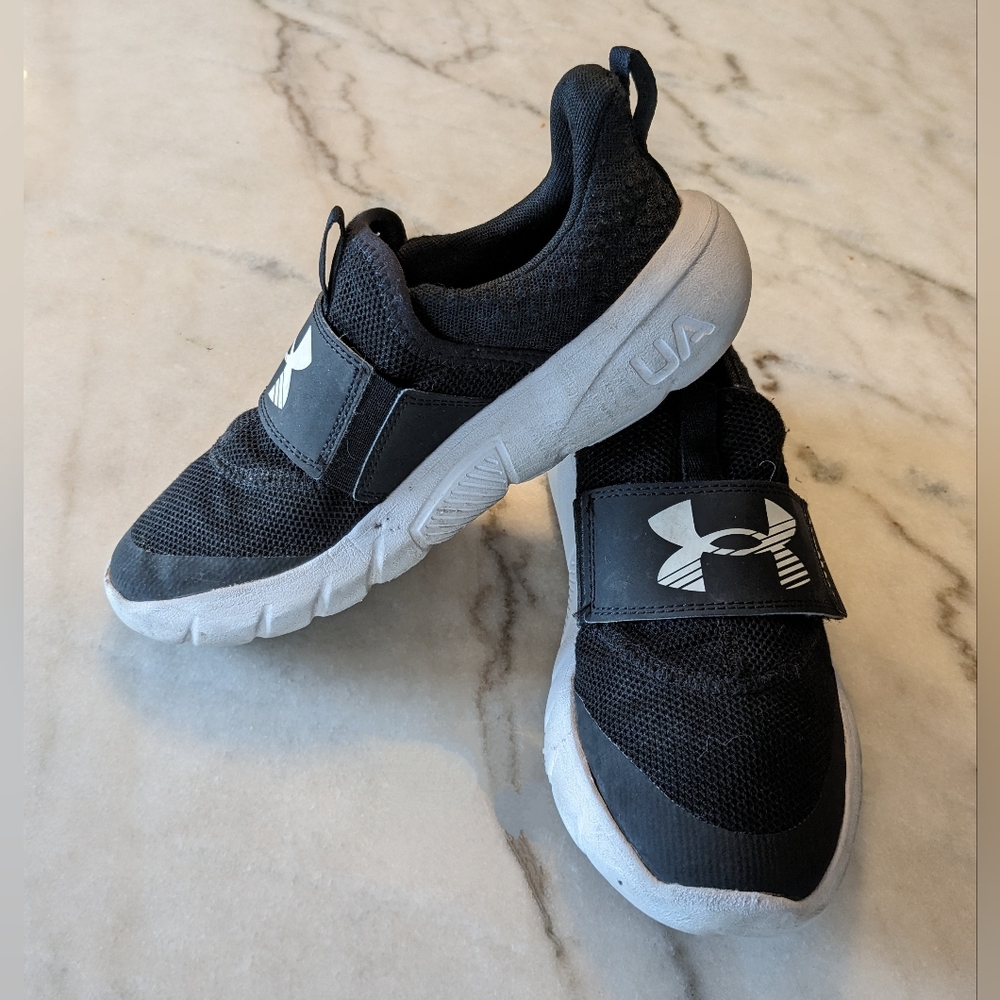 Boys' Grade School UA Flash Running Shoes